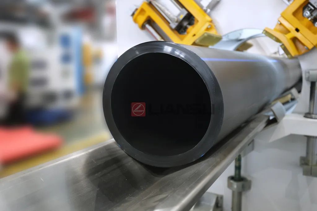 1749454107206968.jpg 450 HDPE Pipe extrusion mahince.jpg
